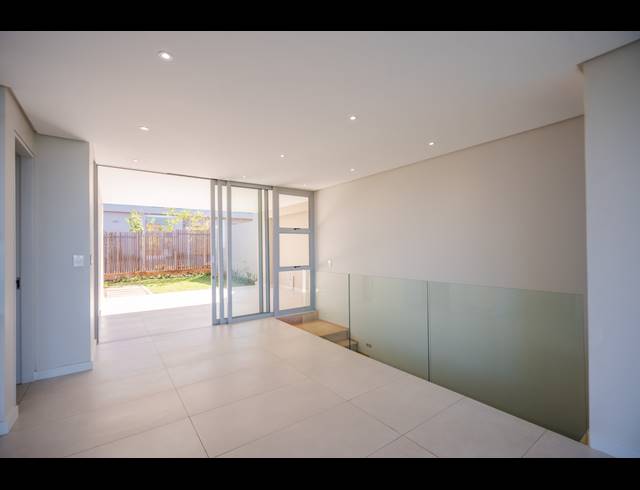 4 BEDROOM TOWNHOUSE FOR SALE IN LA LUCIA RIDGE